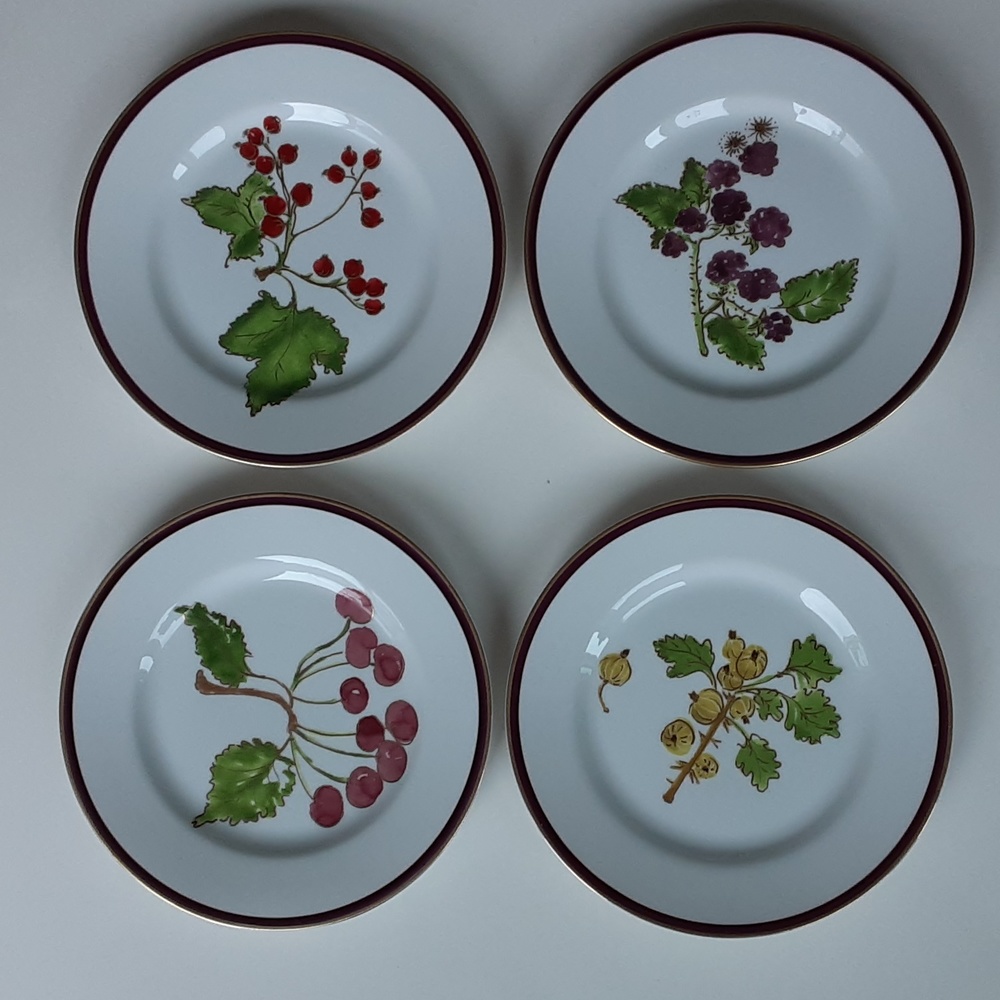 Crate & Barrel Berries Salad Plates 8" Gold Detailing Set of 4